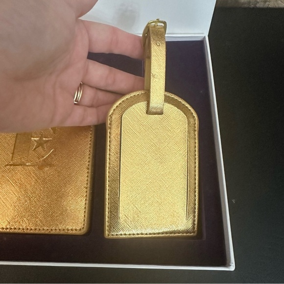 ELTON JOHN Farewell Tour Gold PASSPORT HOLDER & LUGGAGE TAG Limited - Picture 3 of 7